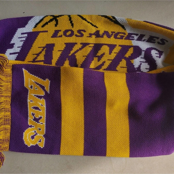 Los Angeles Lakers Scarf! - Picture 4 of 4
